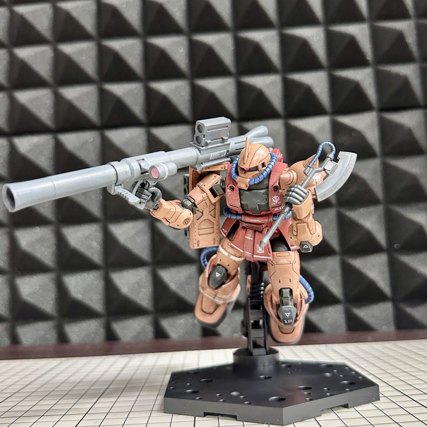 HGシャア専用ザクⅡ 赤い彗星ver｜アジョラさんのガンプラ作品｜GUNSTA