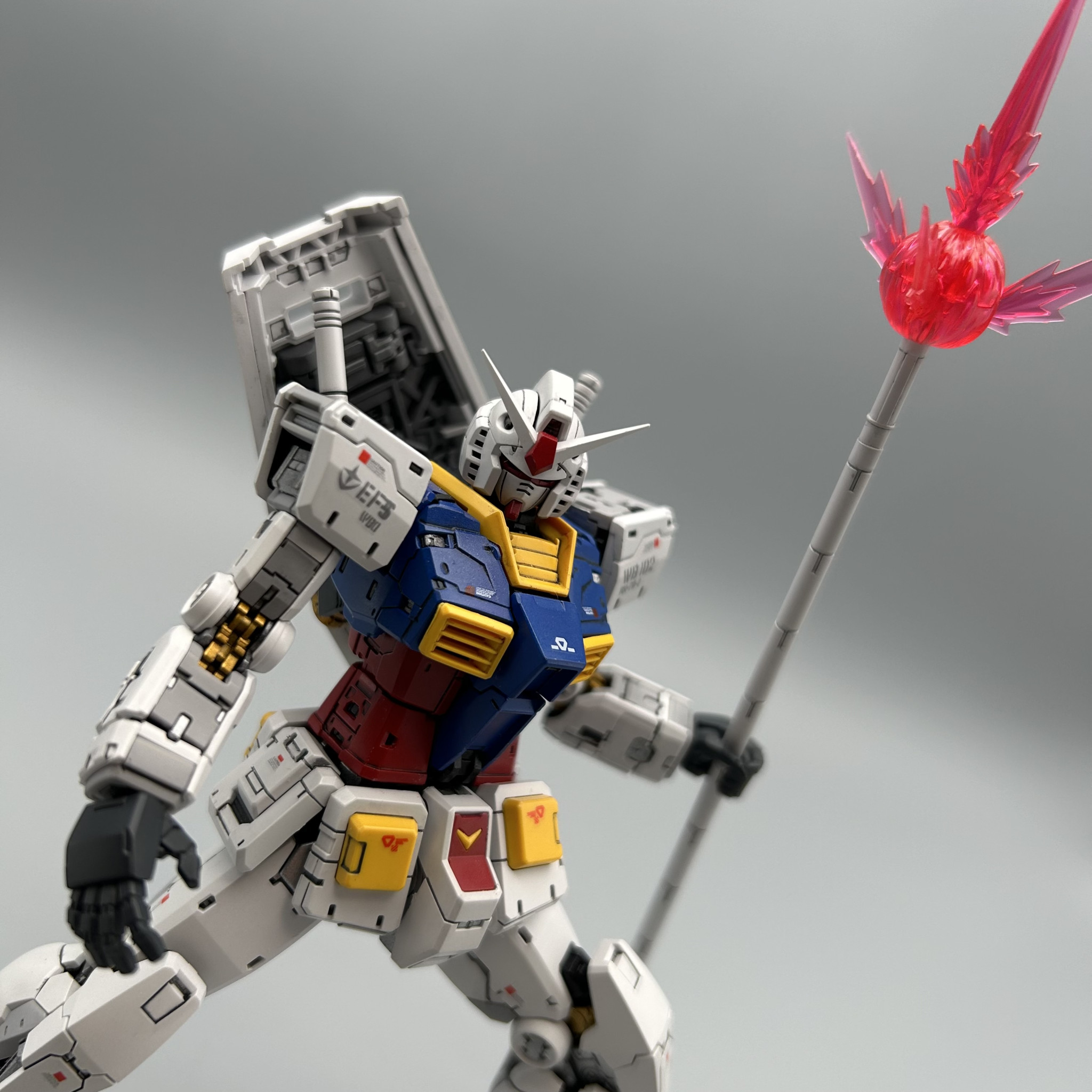 RG ガンダム ver.2.0 +武器セット 全塗装｜zima5250さんのガンプラ作品