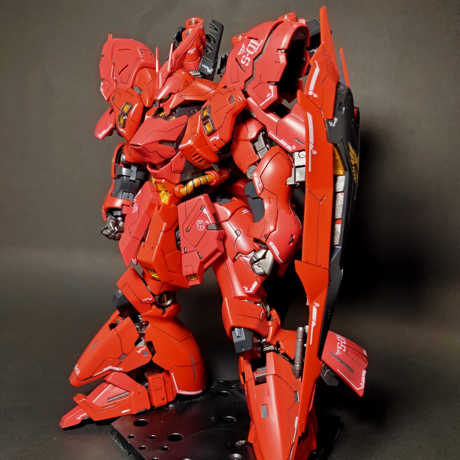 RGサザビー 筆塗り部分塗装｜たいパパさんのガンプラ作品｜GUNSTA