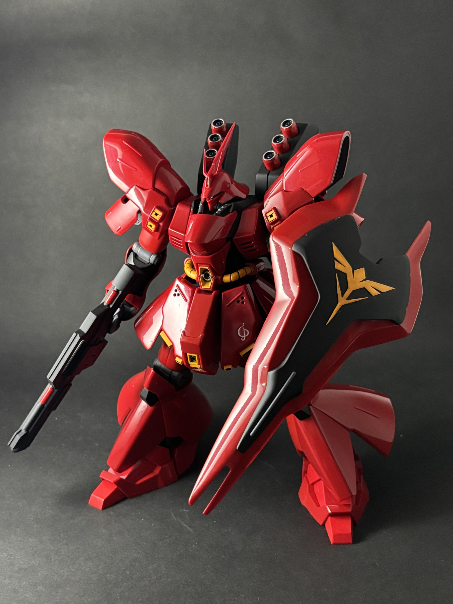 HGUC サザビー 全塗装｜クリソーマンさんのガンプラ作品｜GUNSTA