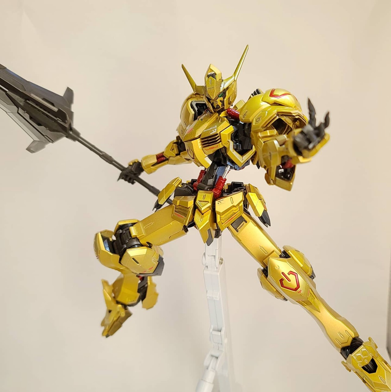 ASW-G-08 ガンダムバルバトス[ゴールド仕様]｜tlionさんのガンプラ作品