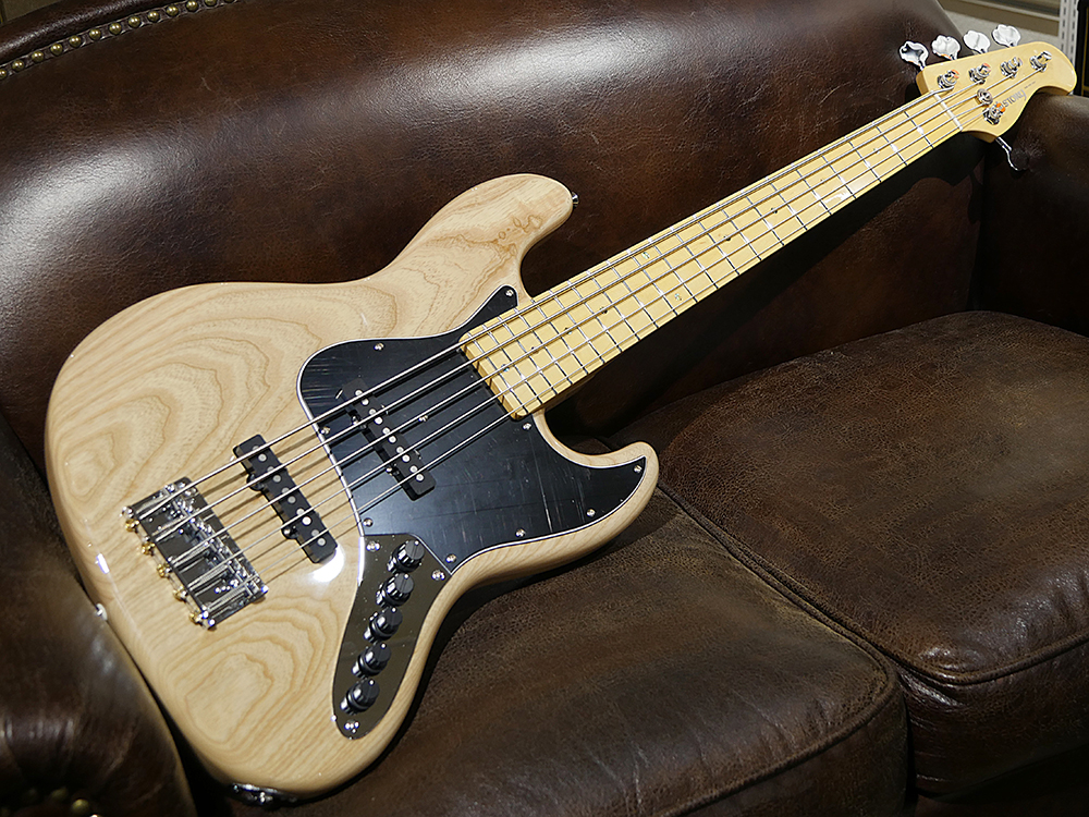 HISTORY】アーティスト共同開発の5弦ベースが登場！～その②