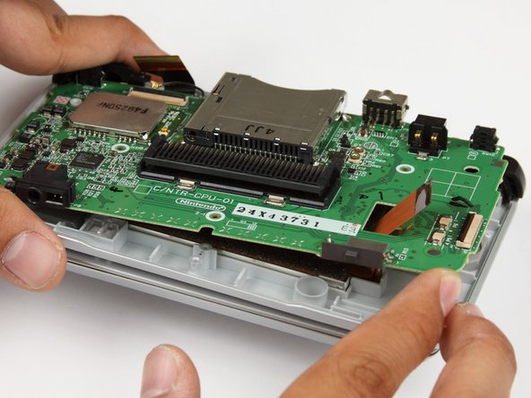 Nintendo DSの下部 LCDスクリーンの交換 - iFixit 修理ガイド