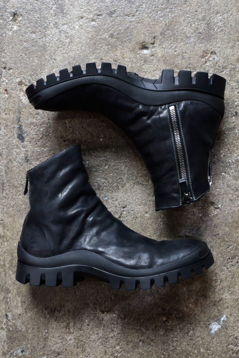 11V-71057. HORSE LEATHER DUAL ZIP SHORT DZ-1 VB-1 RUBBER SOLES