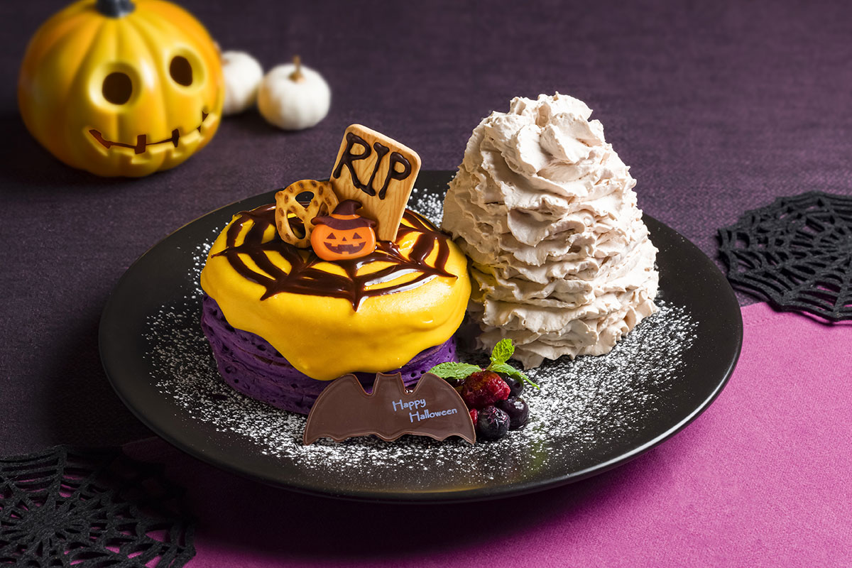 エッグスンシングスからハロウィン限定“紫パンケーキ”パンプキン