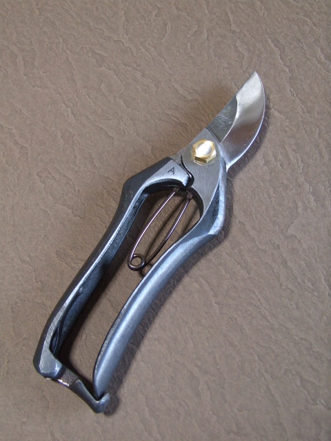 最高級 総本家 阿武隈川剪定鋏 180mm A型 金止め - 川口金物店