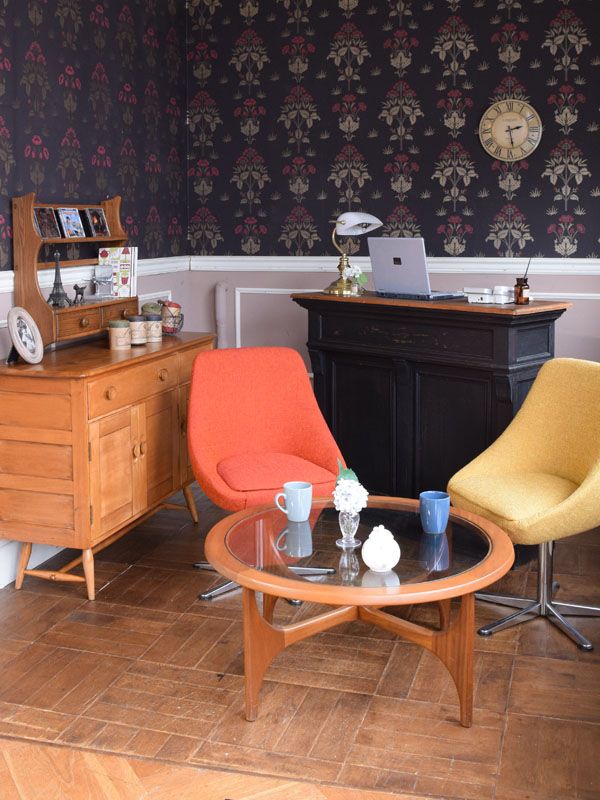 北欧スタイルのビンテージチェア、オレンジ色のカッコいいスピンチェア