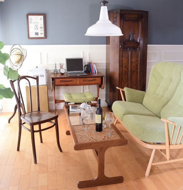 北欧テイストのアンティーク家具、G-PLANのガラス×タイルトップの