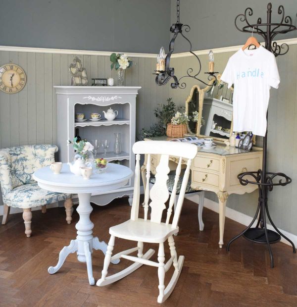 フレンチアンティーク調の可愛い家具、シャビーシックなフレンチグレー