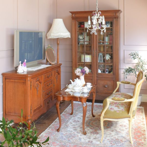 フランスのアンティークソファ、プチポワンの刺繍が美しいおしゃれな