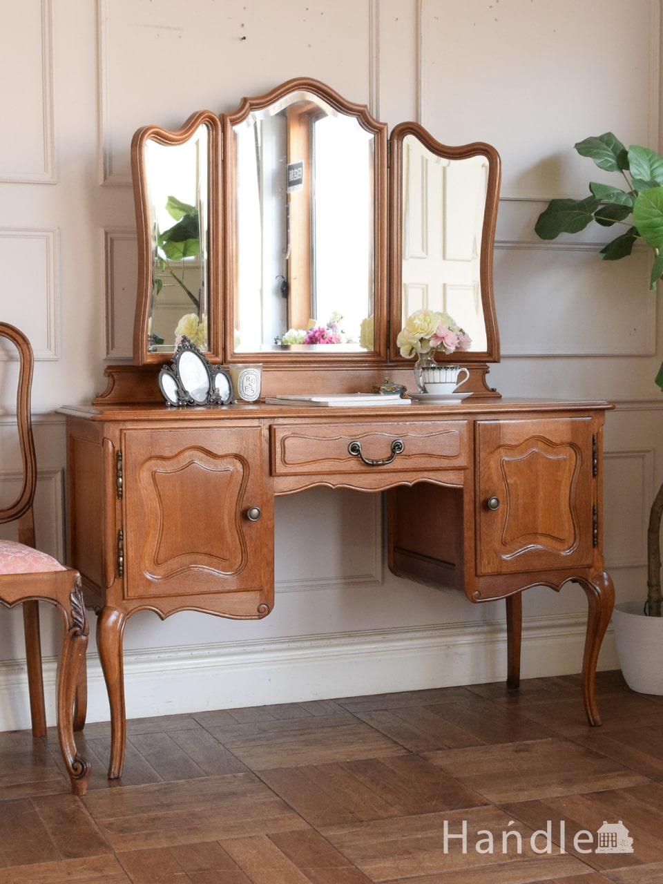 北欧スタイルのヴィンテージドレッサー、デスクとしても使える大きな