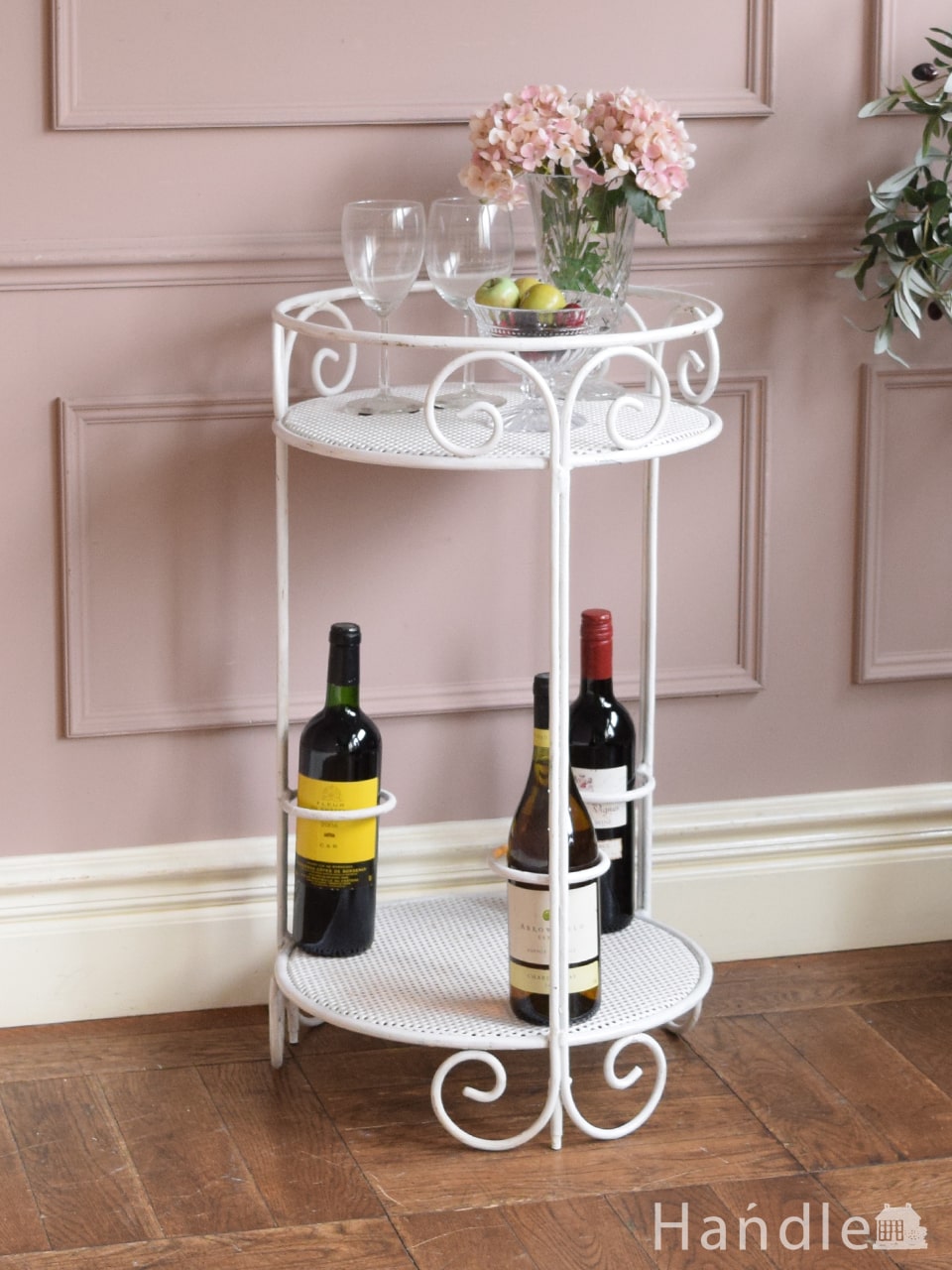 フランスから届いた白いアンティークテーブル、ワインラックの付いた