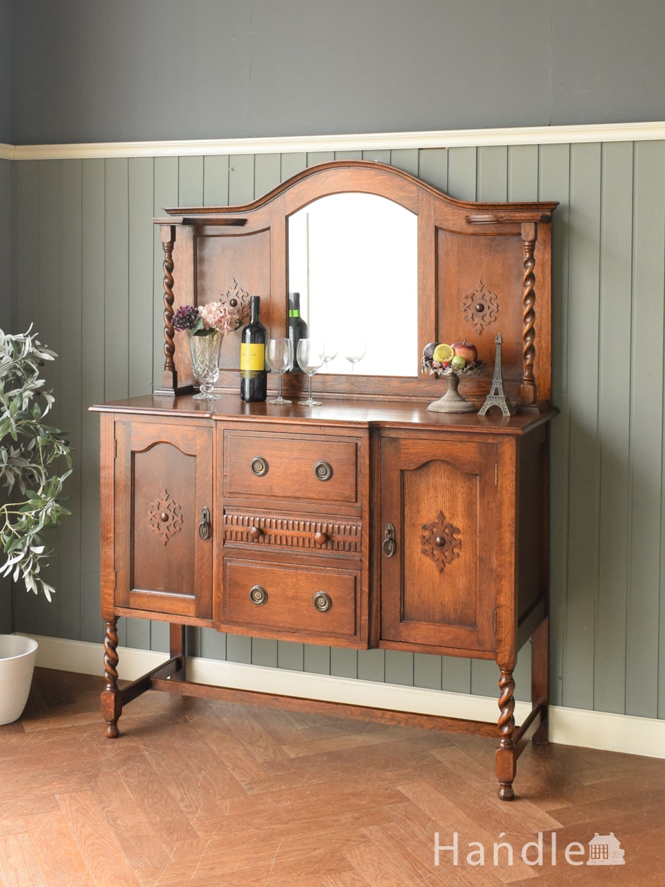 フランスアンティークのおしゃれなキャビネット、オーク材のカップ