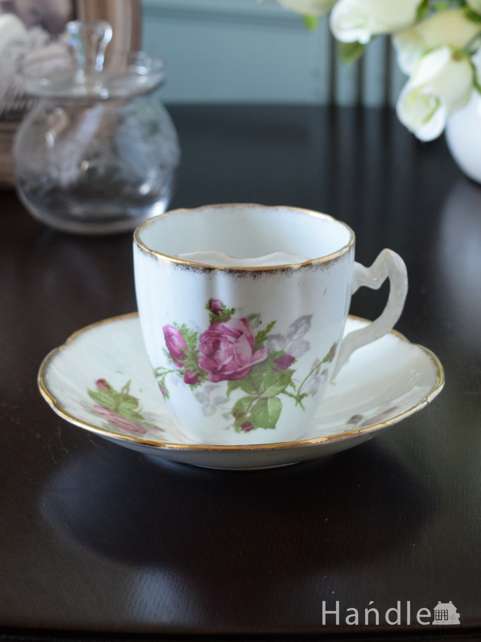 イギリスのめずらしいアンティークカップ＆ソーサー、髭置きが付いた