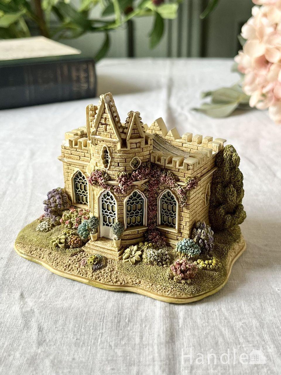 英国から届いた大型のLilliput Lane(リリパット レーン)、大きな木が