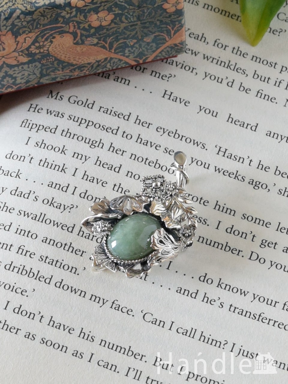 ウィリアムモリスのおしゃれなジュエリー、ペンダントヘッドにもなる