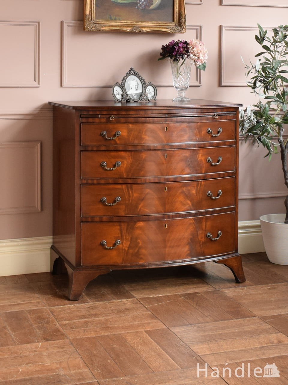 英国から届いたマホガニー材のアンティーク家具、贅沢なミュージック