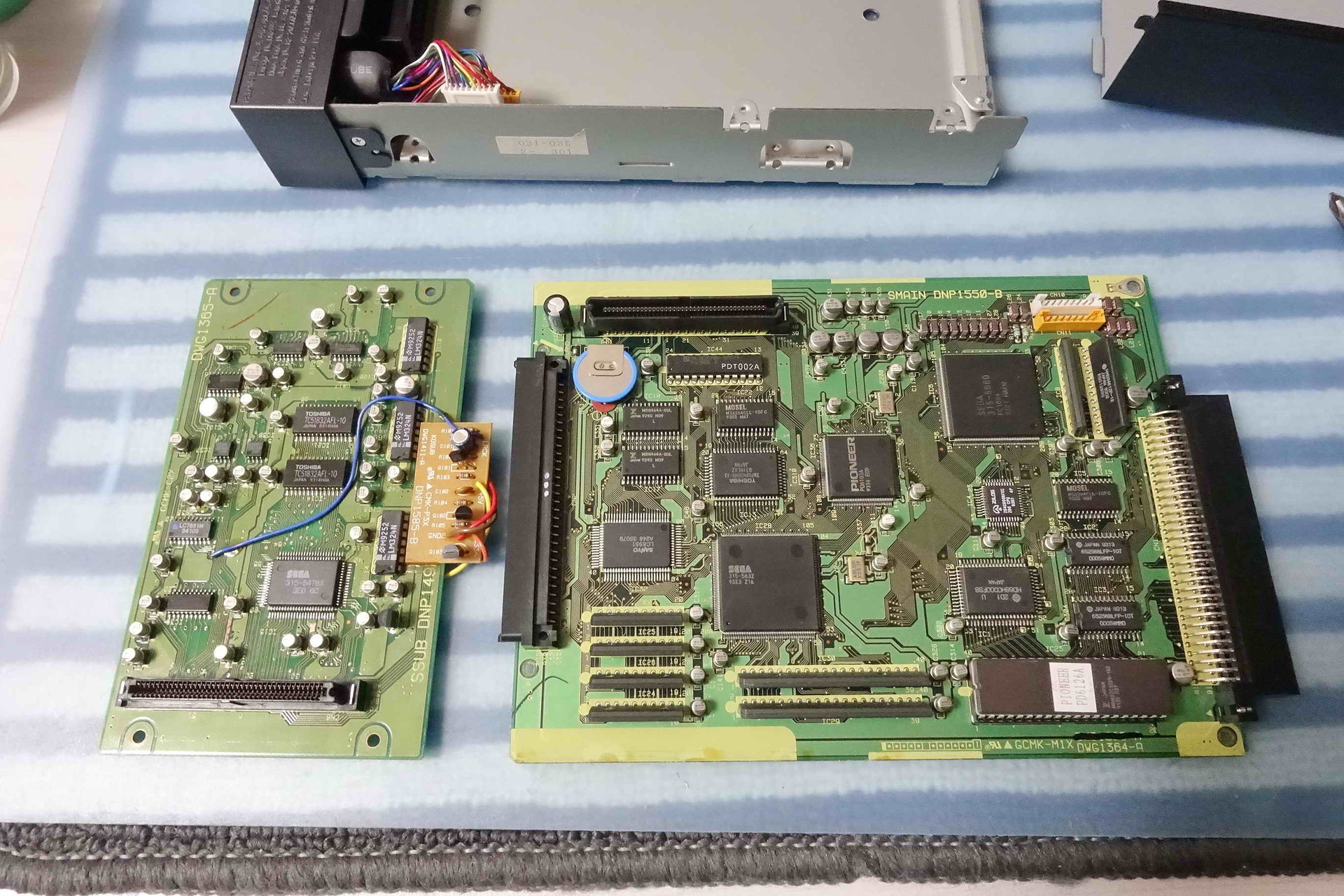 パイオニアのレーザーアクティブ CLD-A100+PAC-S1を修理しています