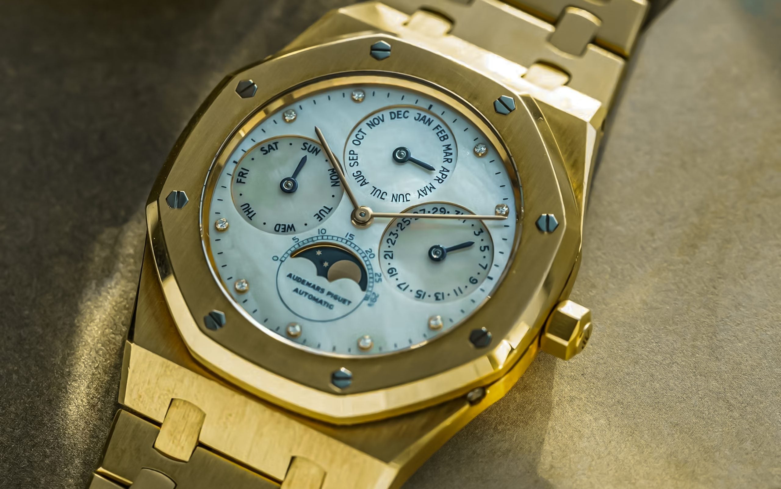 Mother of Pearl Dial 25554BA Audemars Piguet Royal Oak Quantième