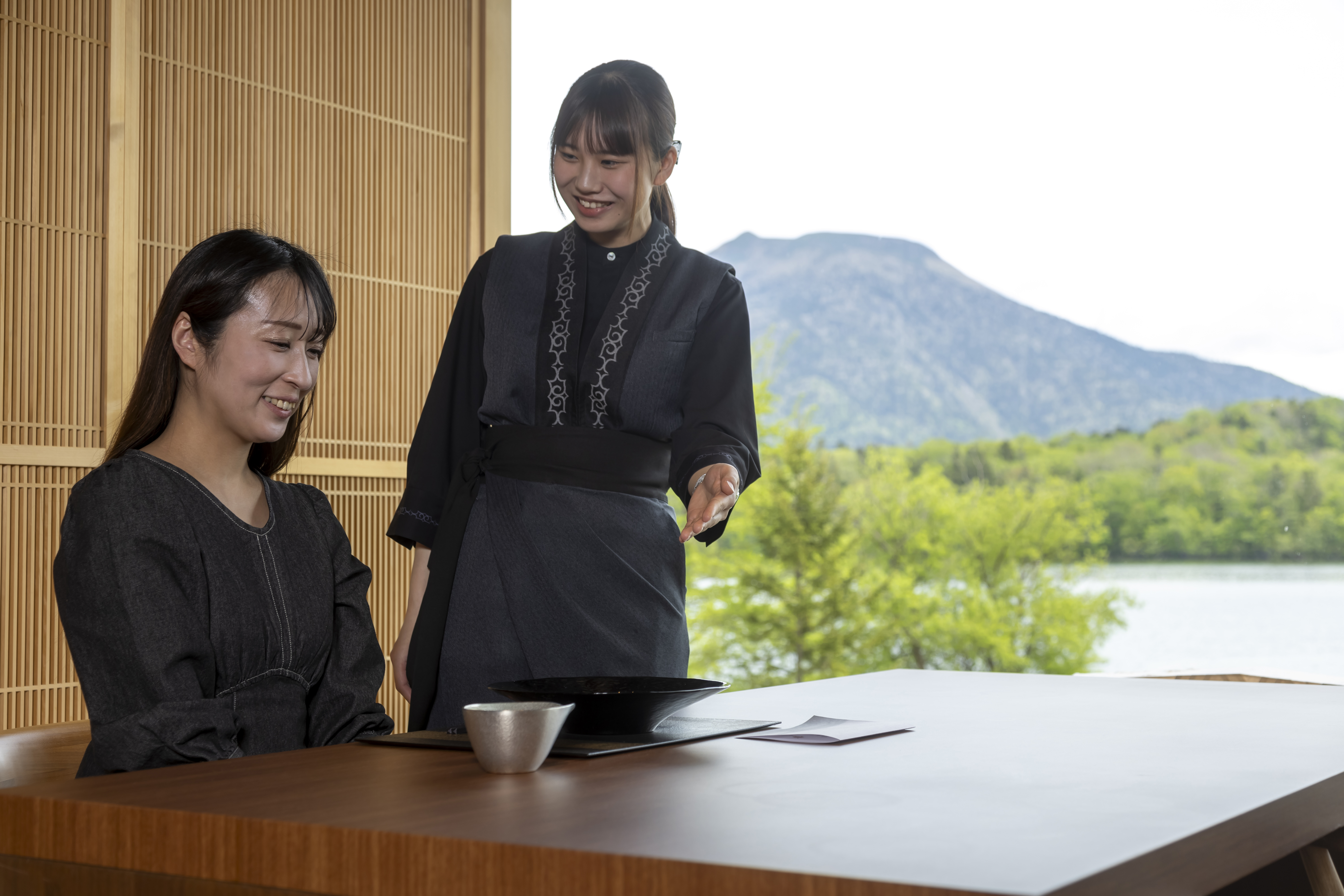 あかん遊久の里 鶴雅｜採用サイト