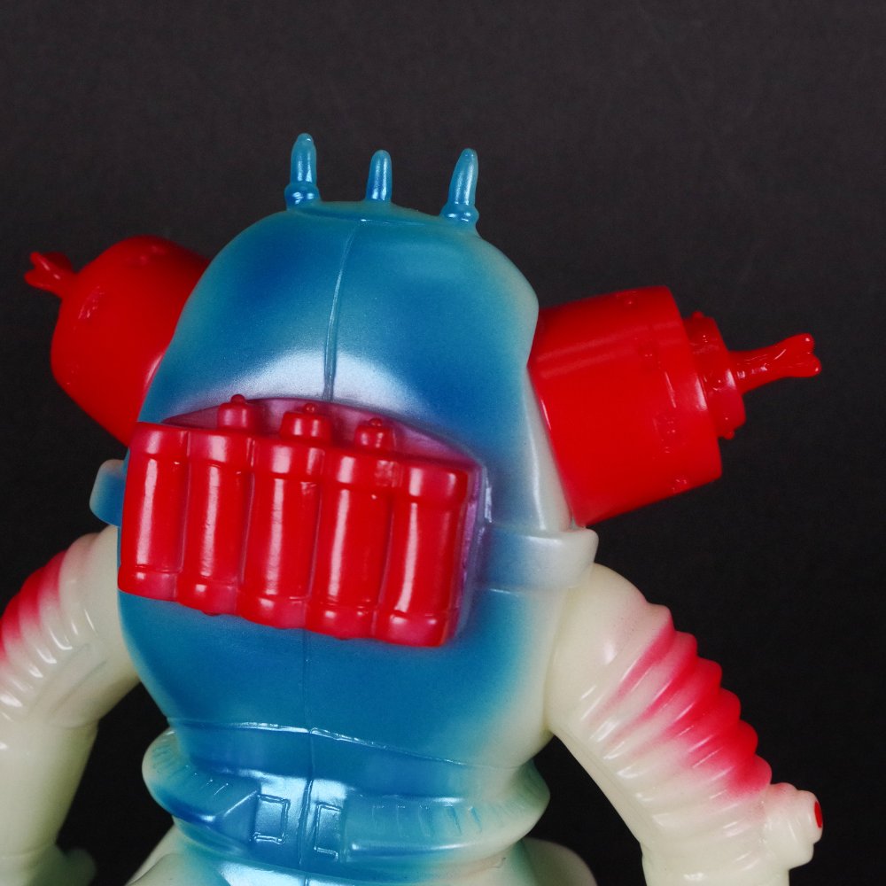 3月9日(日)より販売開始】【ブルマァク】キングジョー(蓄光ブルー)が