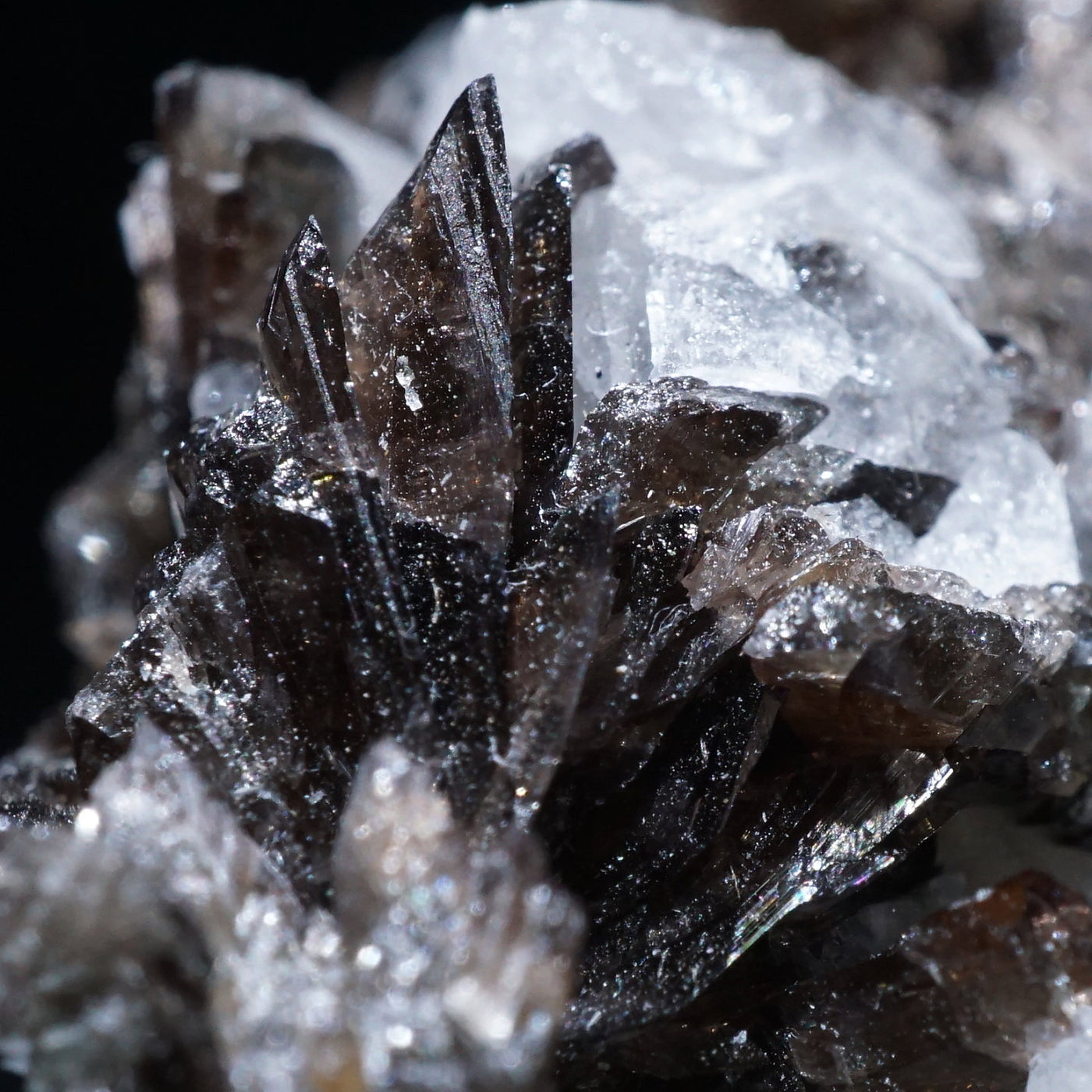 ロシア産 アキシナイト(斧石)・水晶 – 天然石ハッピーギフト