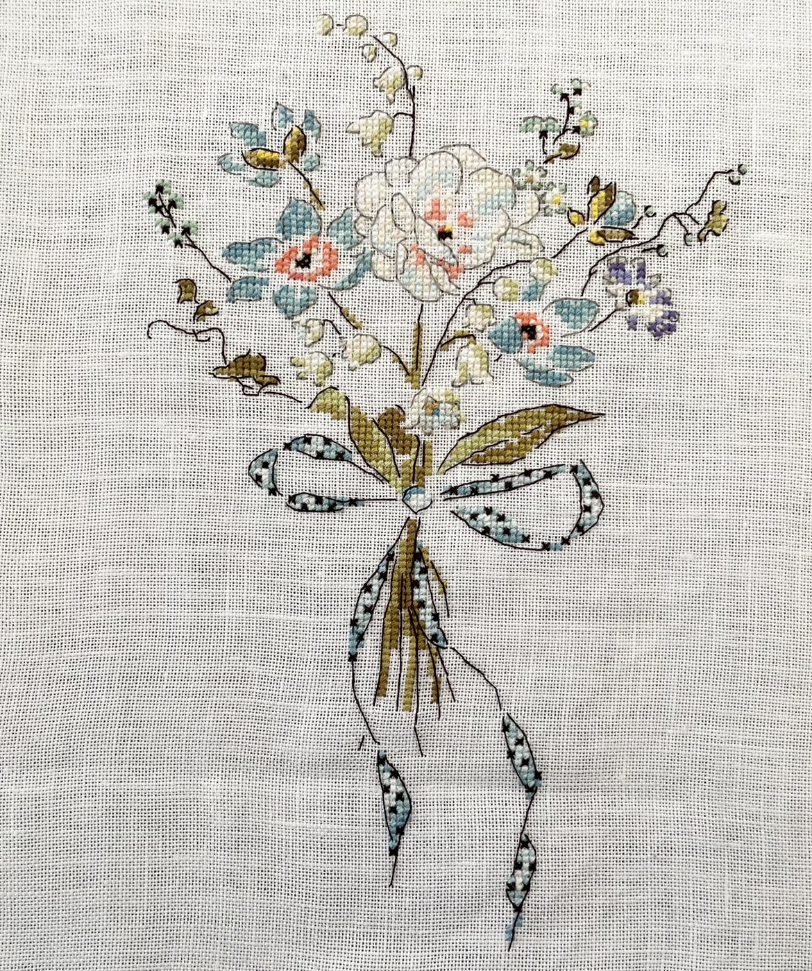 フランスの花々と小鳥のクロスステッチ｜210点のモチーフで彩る可憐な
