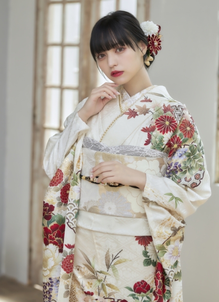 白/ホワイト/ベージュ/古典柄/かわいい/レトロ】の成人式振袖人気