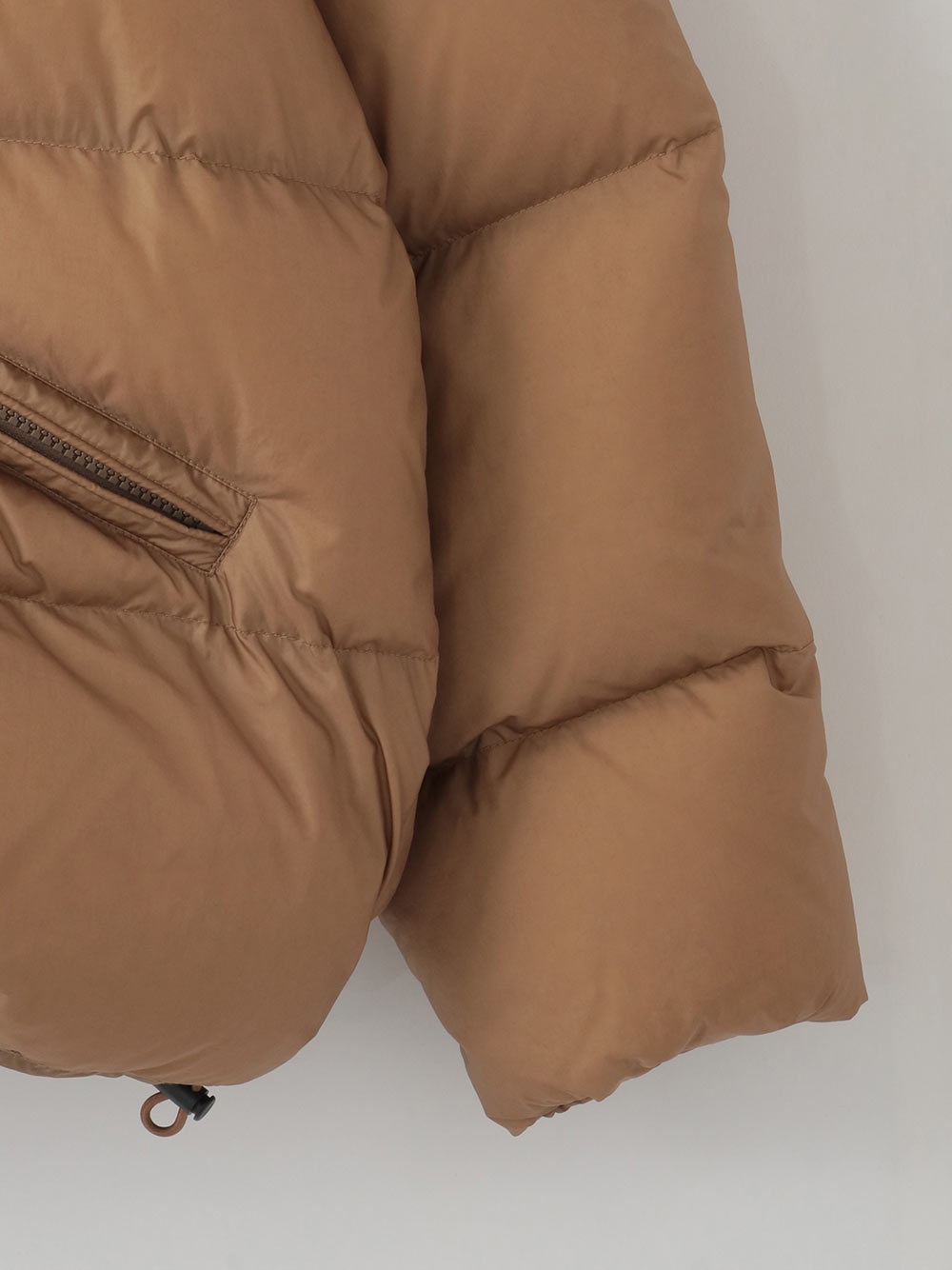 REMI RELIEF別注カラーショートダウン | Outer | HER. Online Store