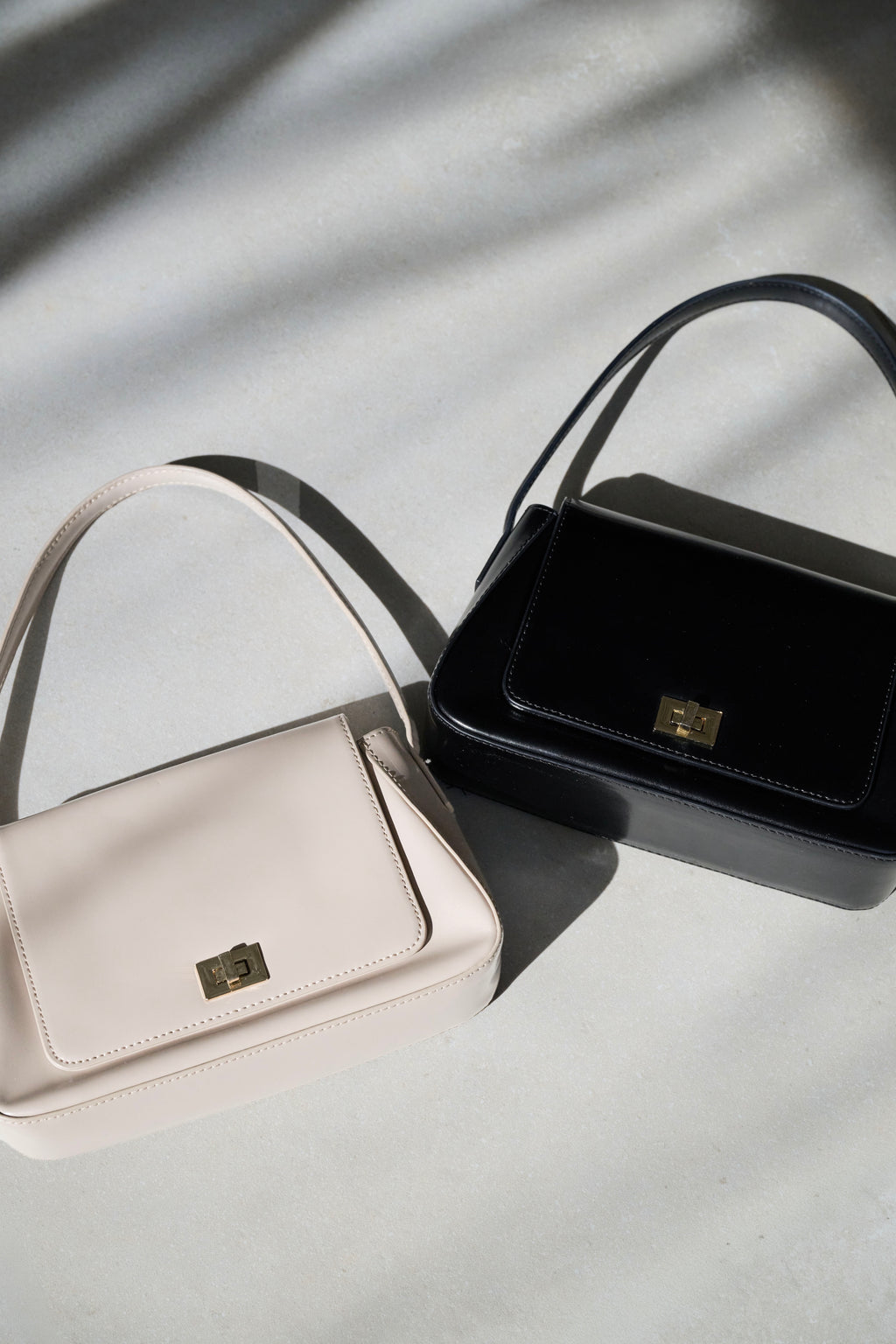 New color] Classic Lady Baguette Bag