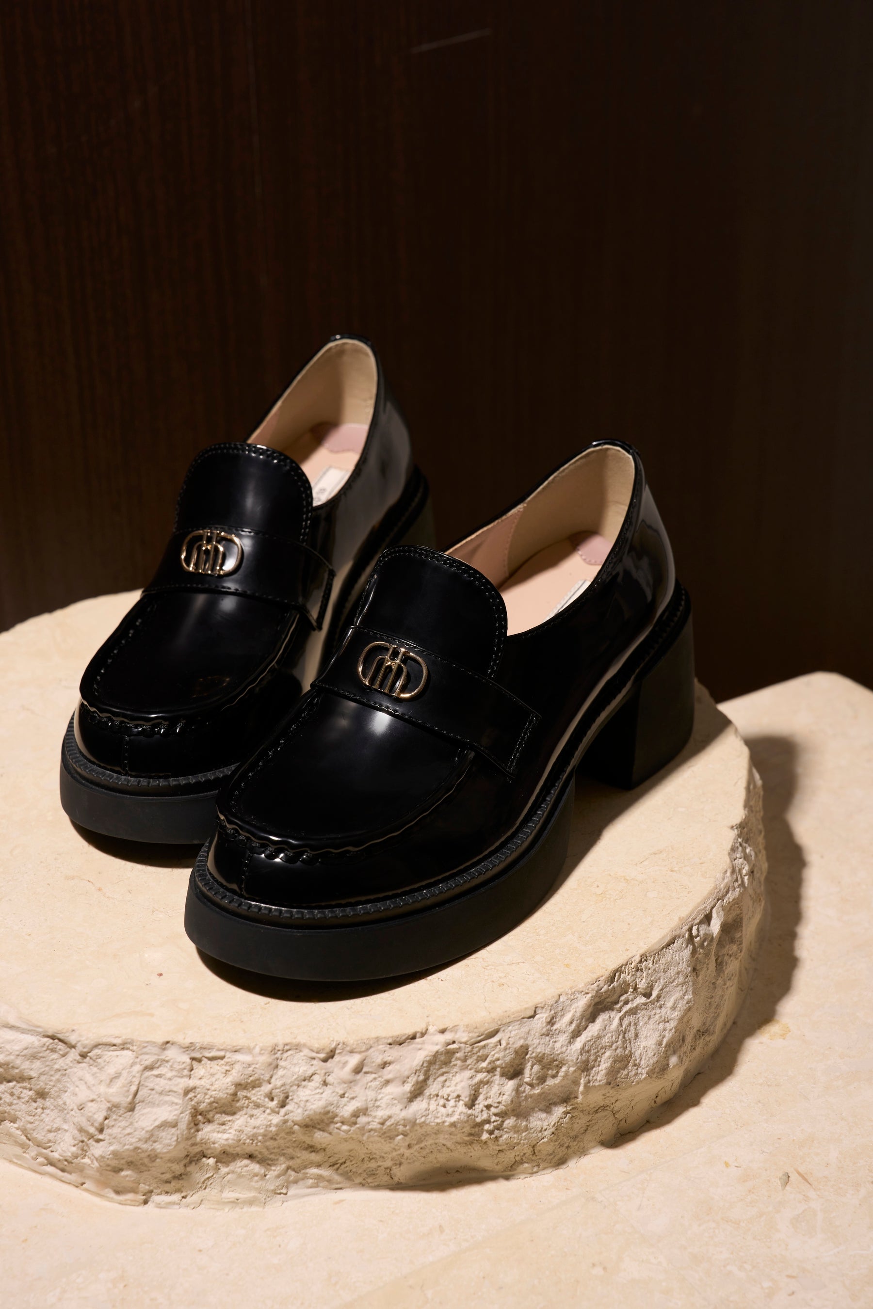新色】Trois Logo Loafers