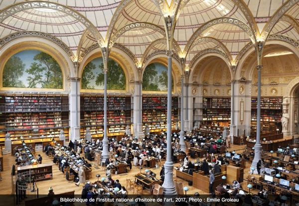 パリ。パレロワイヤル近くの美しい国立美術史図書館を覗いてみませんか？