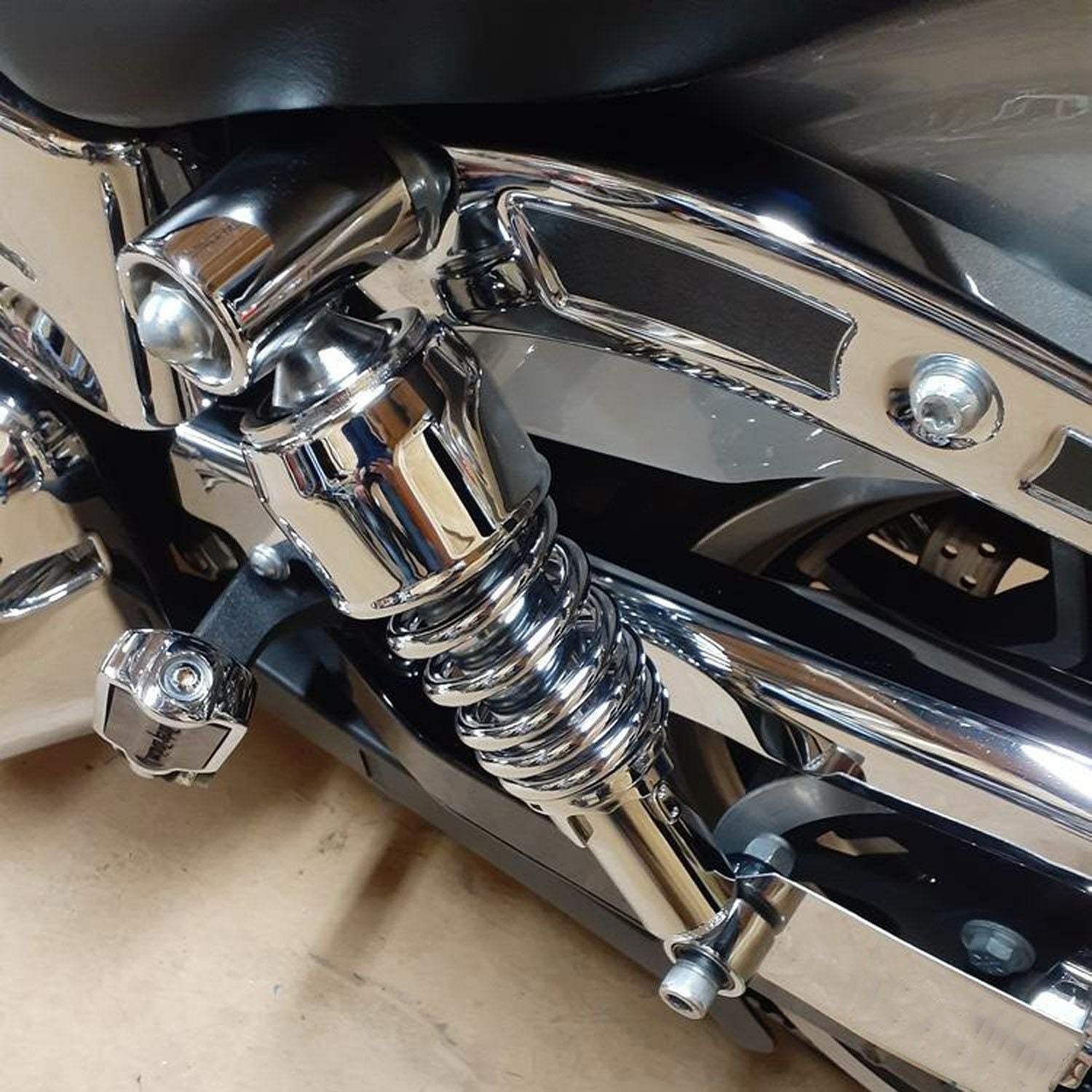 Drag Specialties ローダウン・サスペンション 10.5インチ クローム