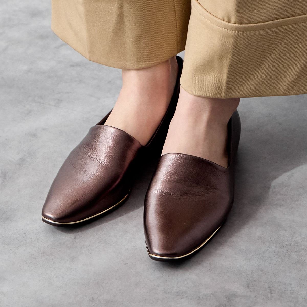 SALE】メタルラインソフトレザーフラットパンプス/621301