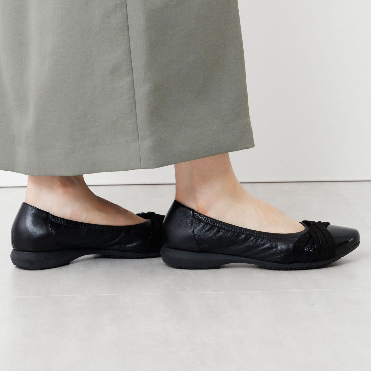 25AW新色】クロスリボンスニーカーパンプス/643301