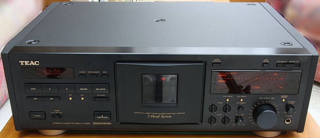 Teac V-7000 | hifi-wiki.com