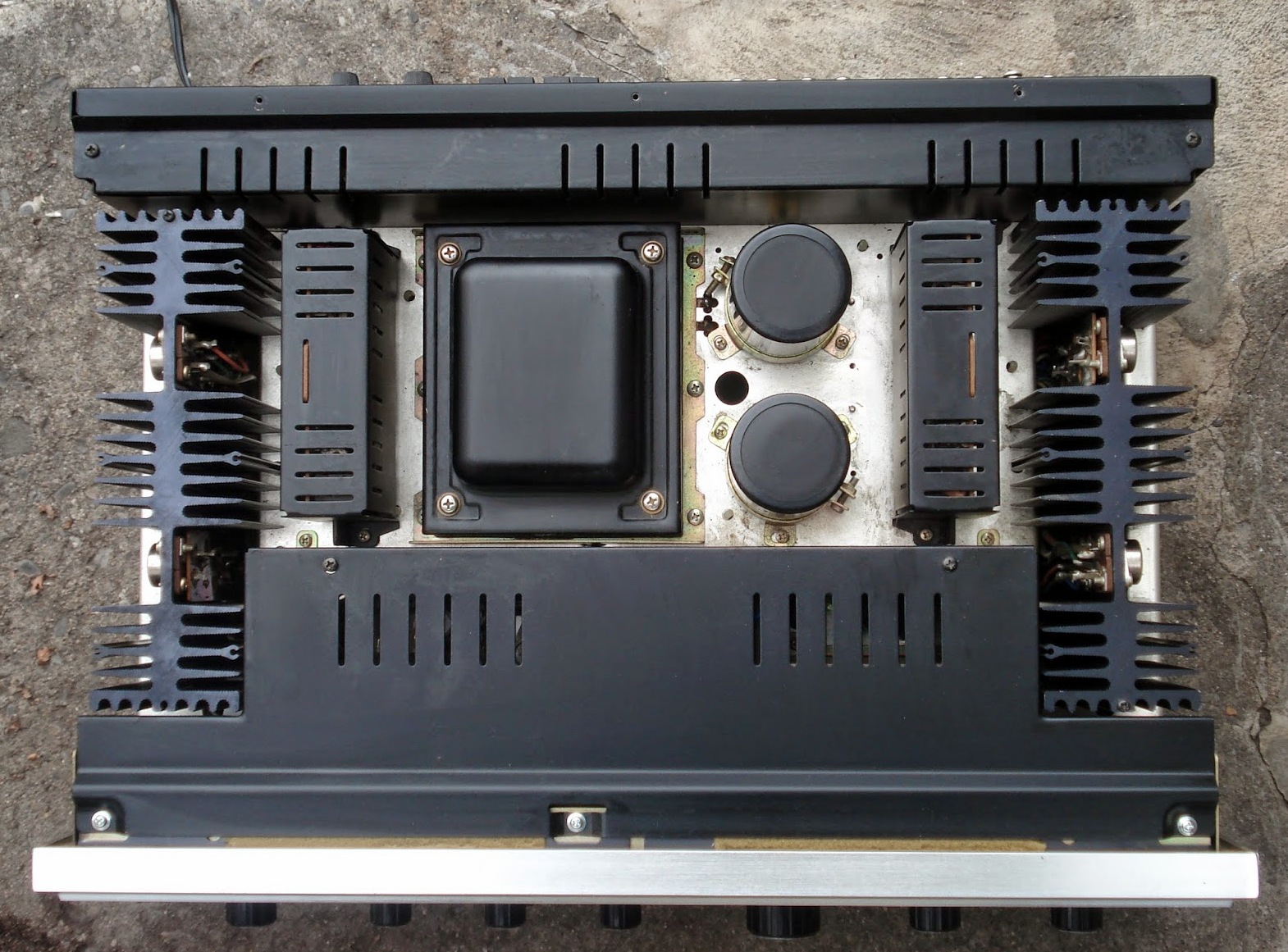 Sansui AU-8500 | hifi-wiki.com