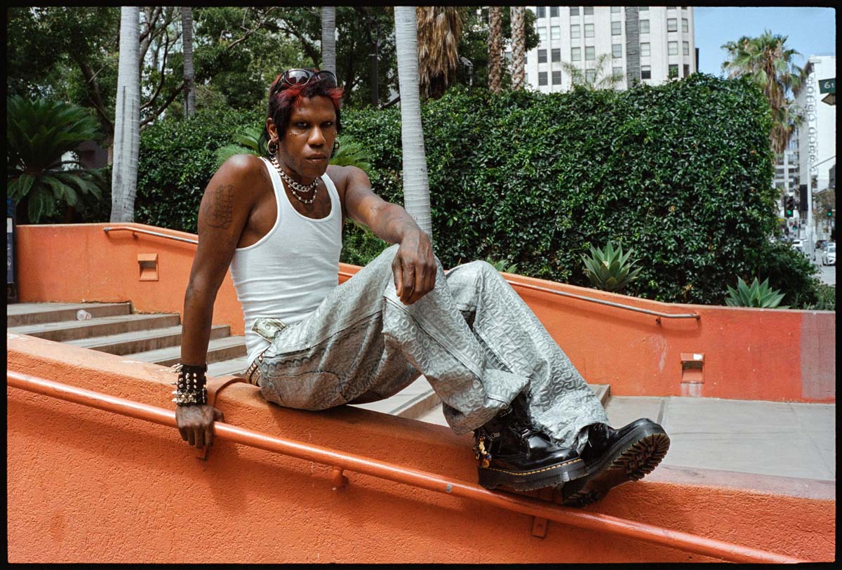 Dr. Martens × MARC JACOBS、コラボレーションデザインのブーツ登場