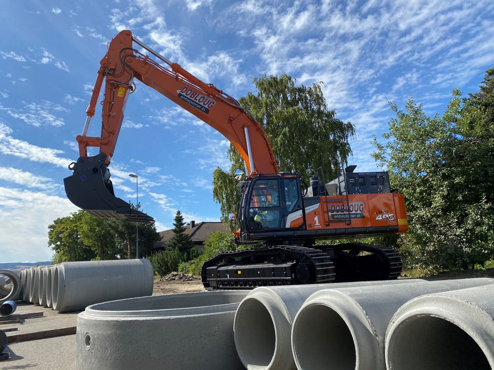 Hitachi ZX490LCH-7 Excavator delights operator and dealer in
