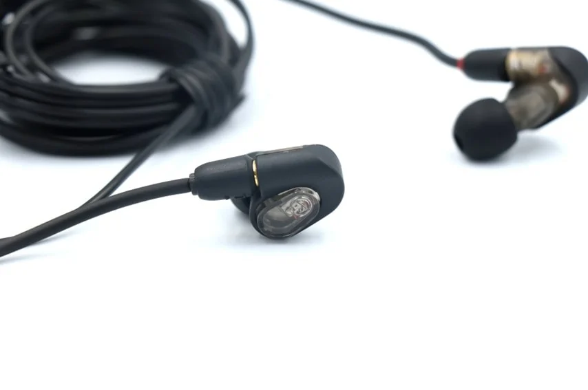 audio technica ATH-E50をレビュー。コンパクトで高音質なイヤモニ