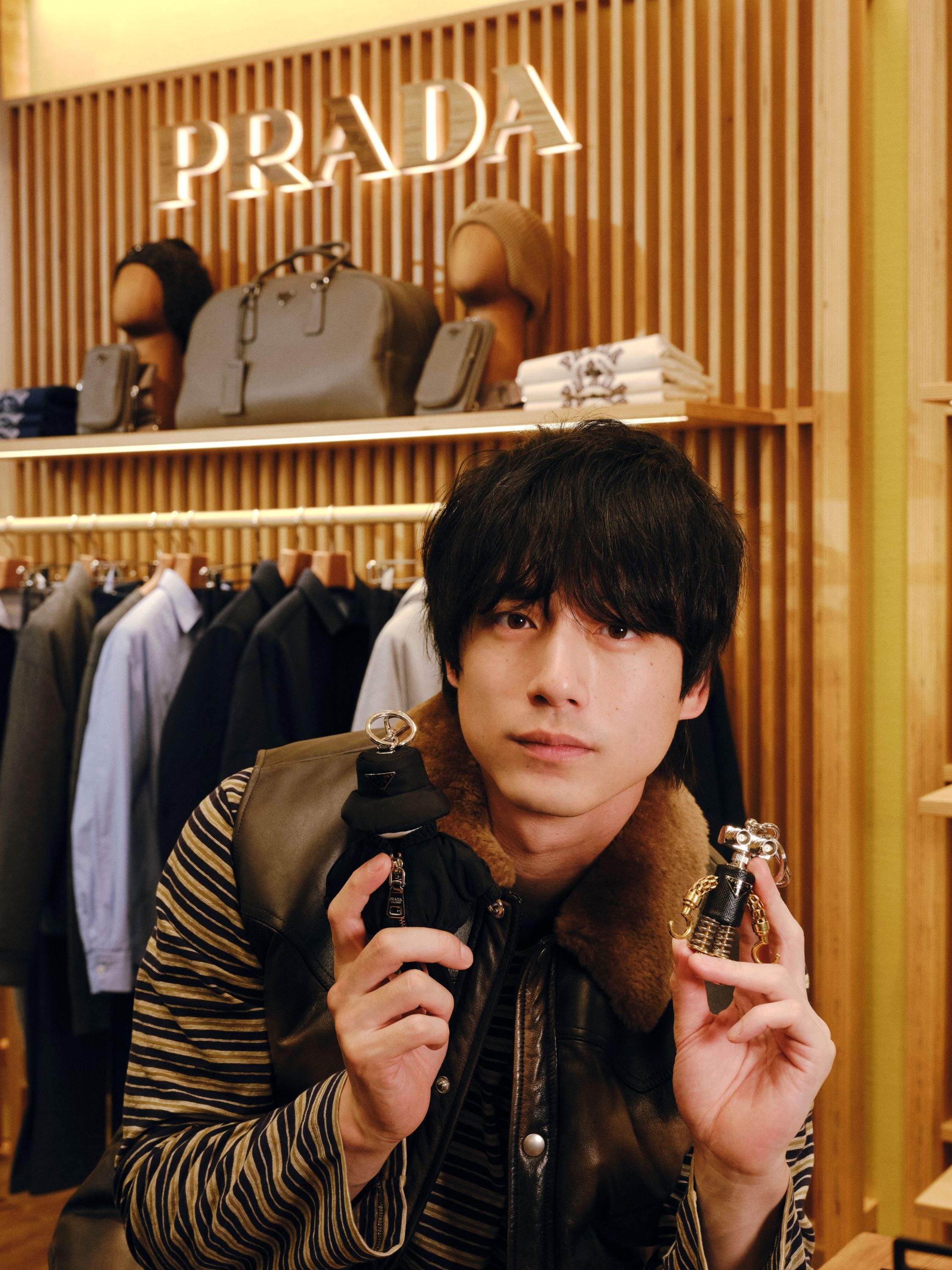 坂口健太郎がナビゲート！「プラダ メンズポップアップストア」で