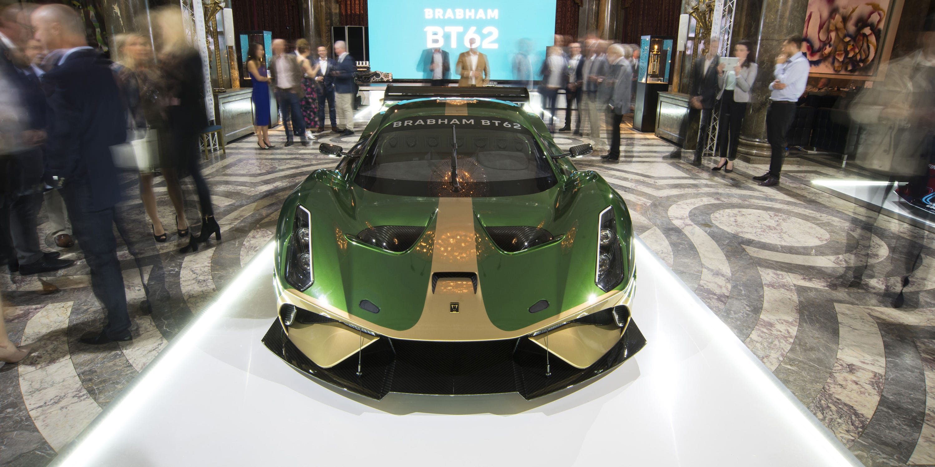 伝説のF1ドライバー「ブラバム」のDNAを受け継ぐ新スーパーカー発表