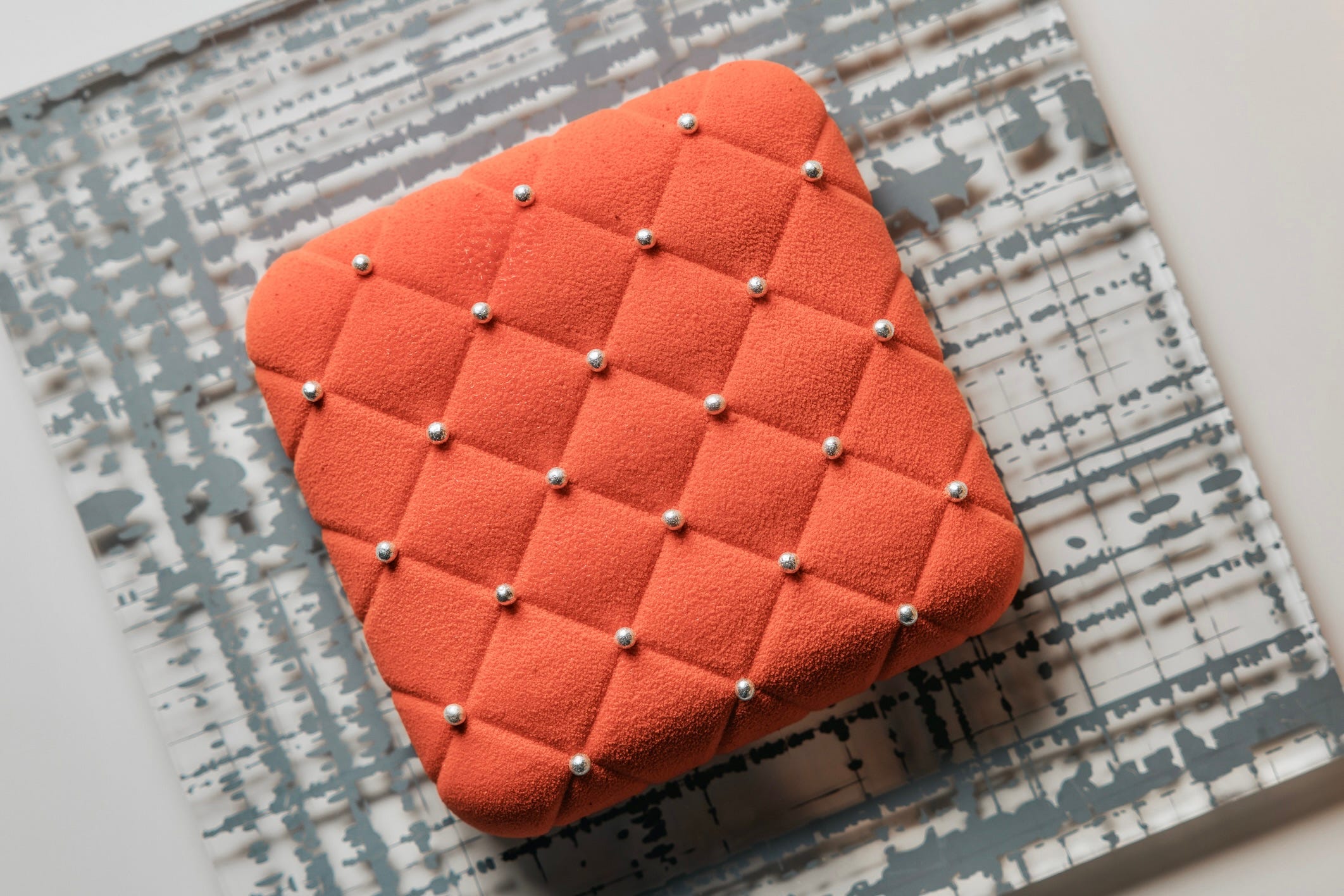 ベージュ アラン・デュカス 東京」から“キルティング”モチーフの