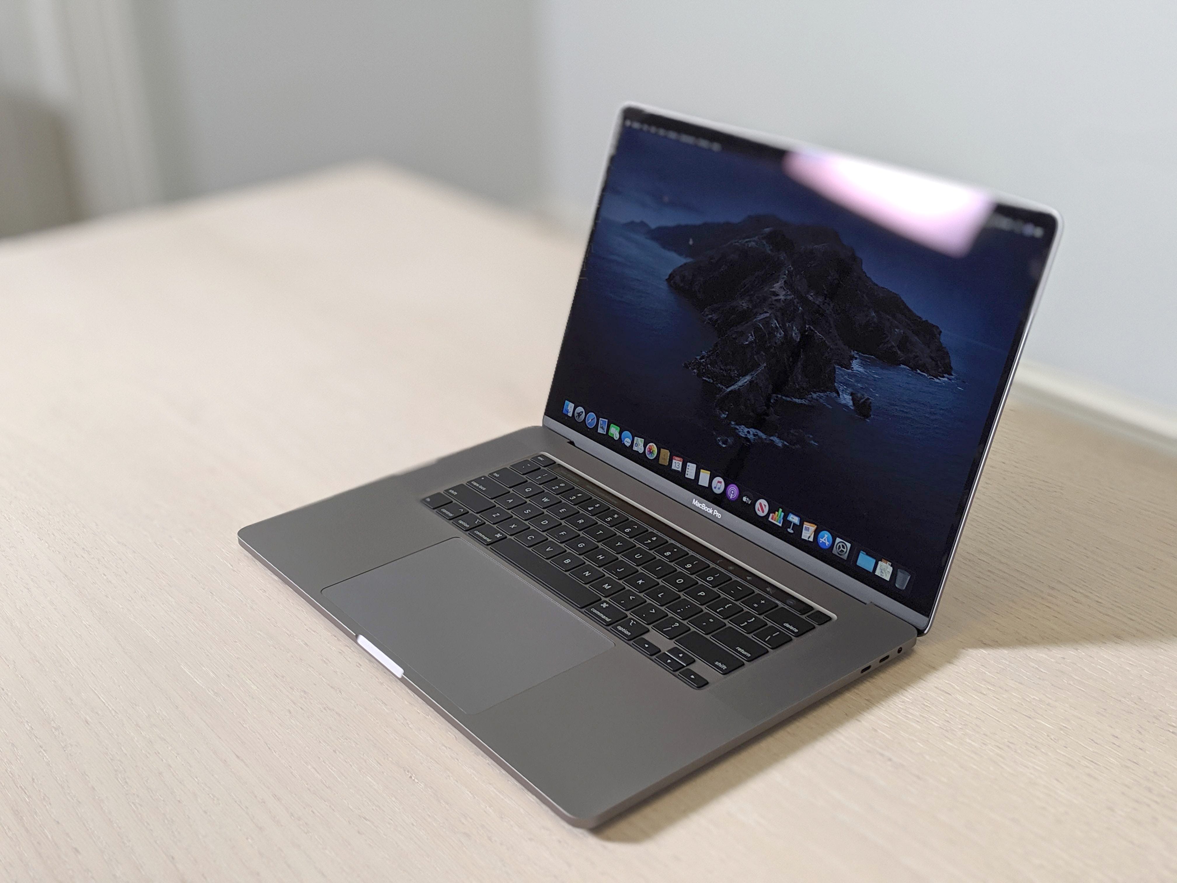 macbook-pro-01-1573675804.jpg