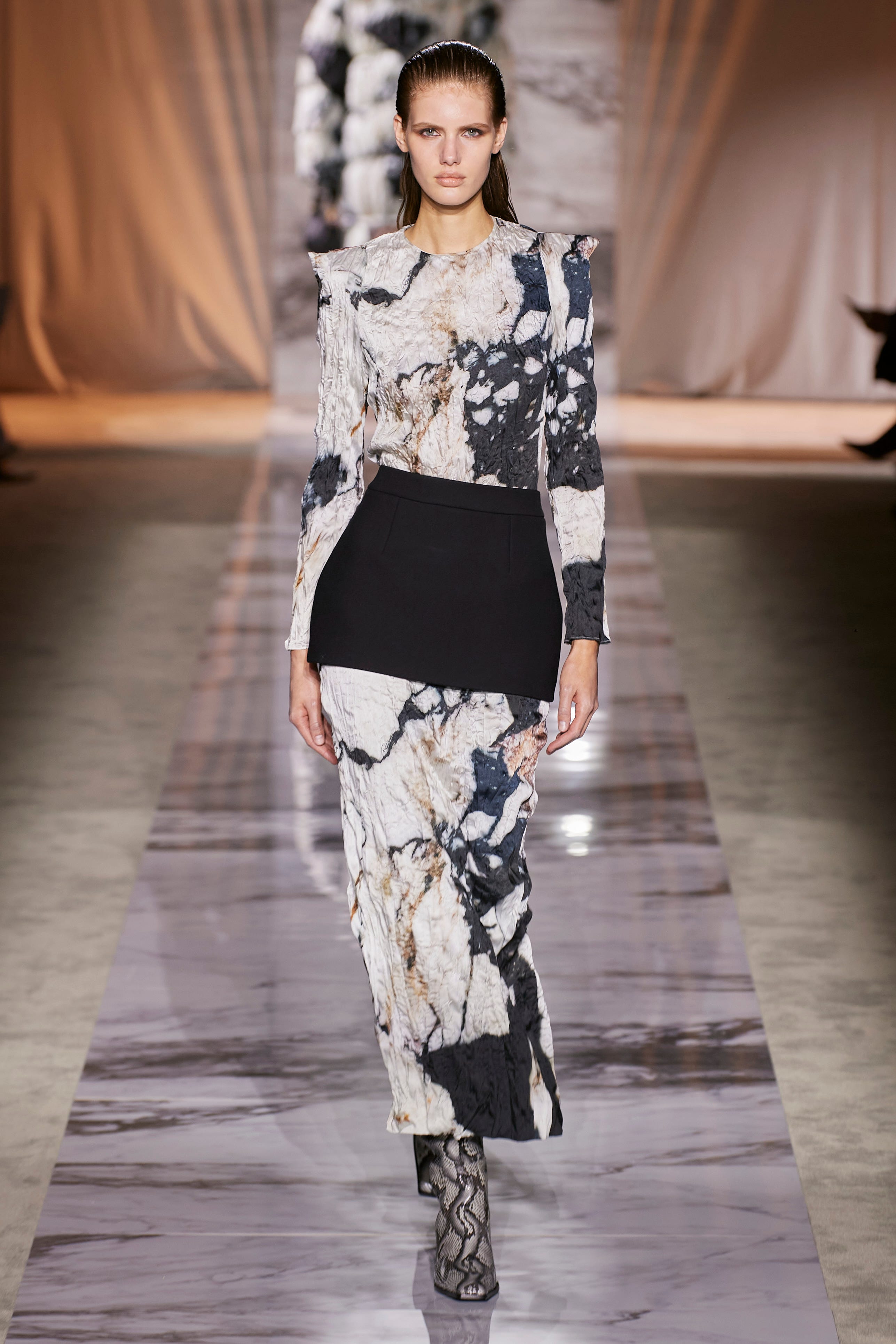 ロベルト カヴァリ（ROBERTO CAVALLI）2024-25秋冬コレクション