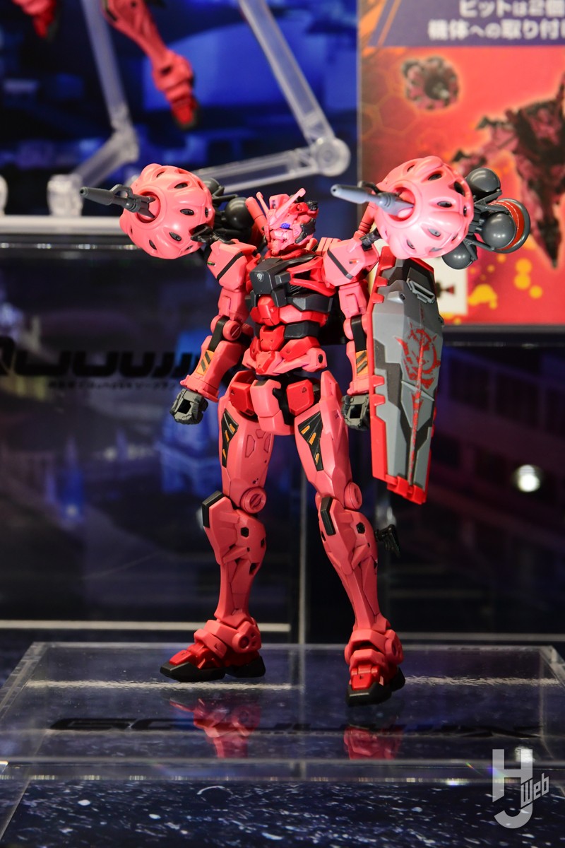 最新ガンプラ「赤いガンダム」や「軍警ザク」「軽キャノン」や「マチュ