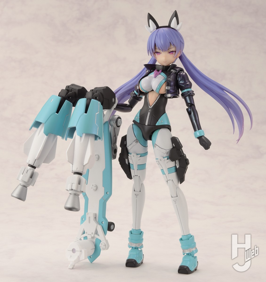 30MS生粋のライダー「ライディラ」をホバーボードで華麗に舞う