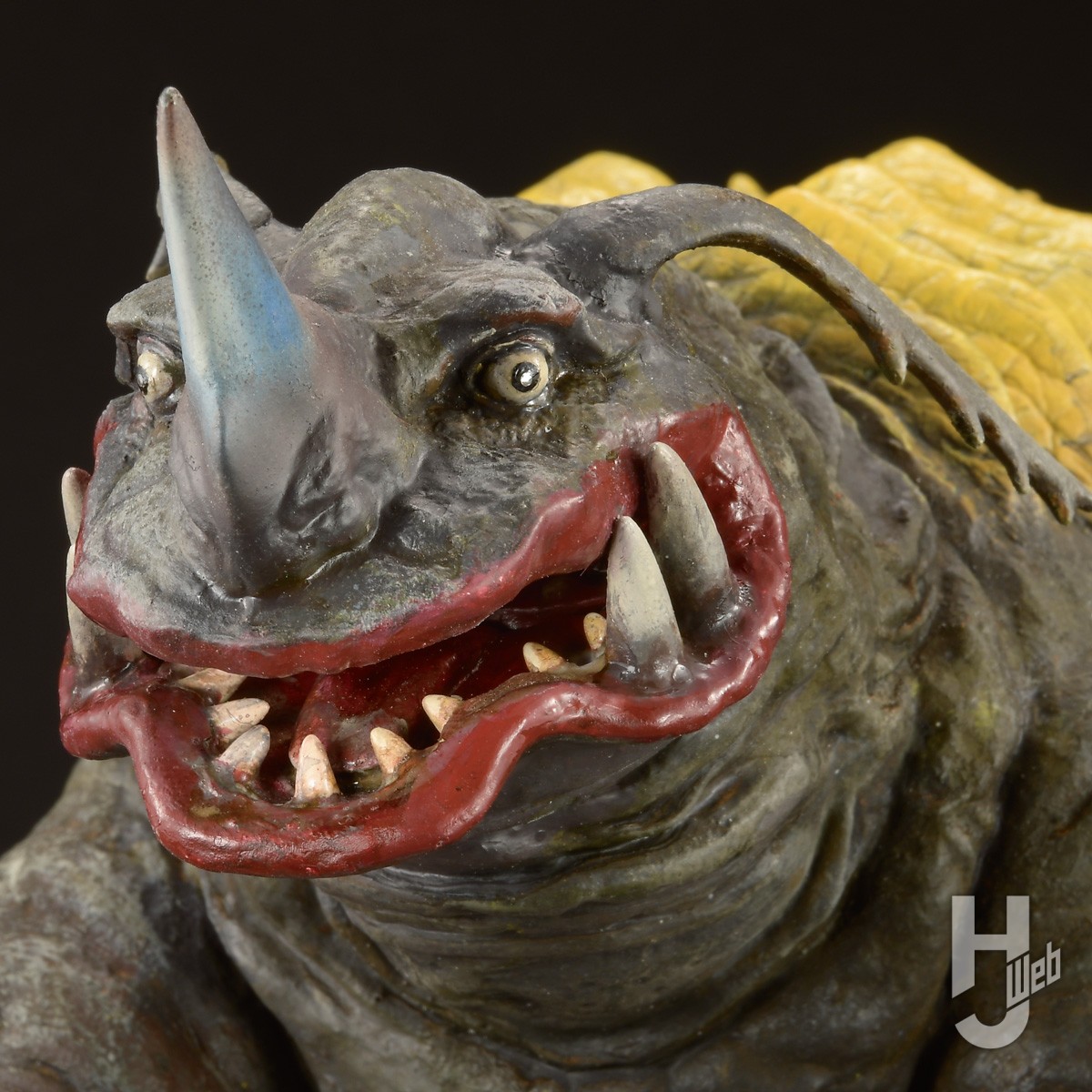 新キット「透明怪獣ネロンガ」を情景王・山田卓司がディオラマで大胆に