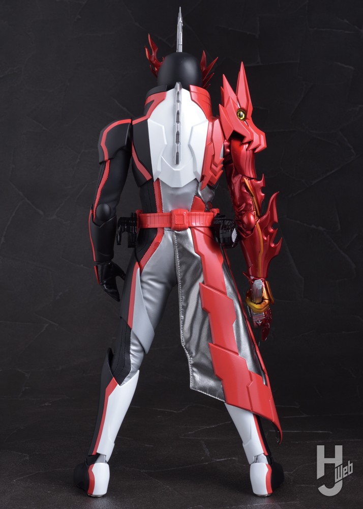 仮面ライダーセイバー』ブレイブドラゴンがリアルアクションフィギュア