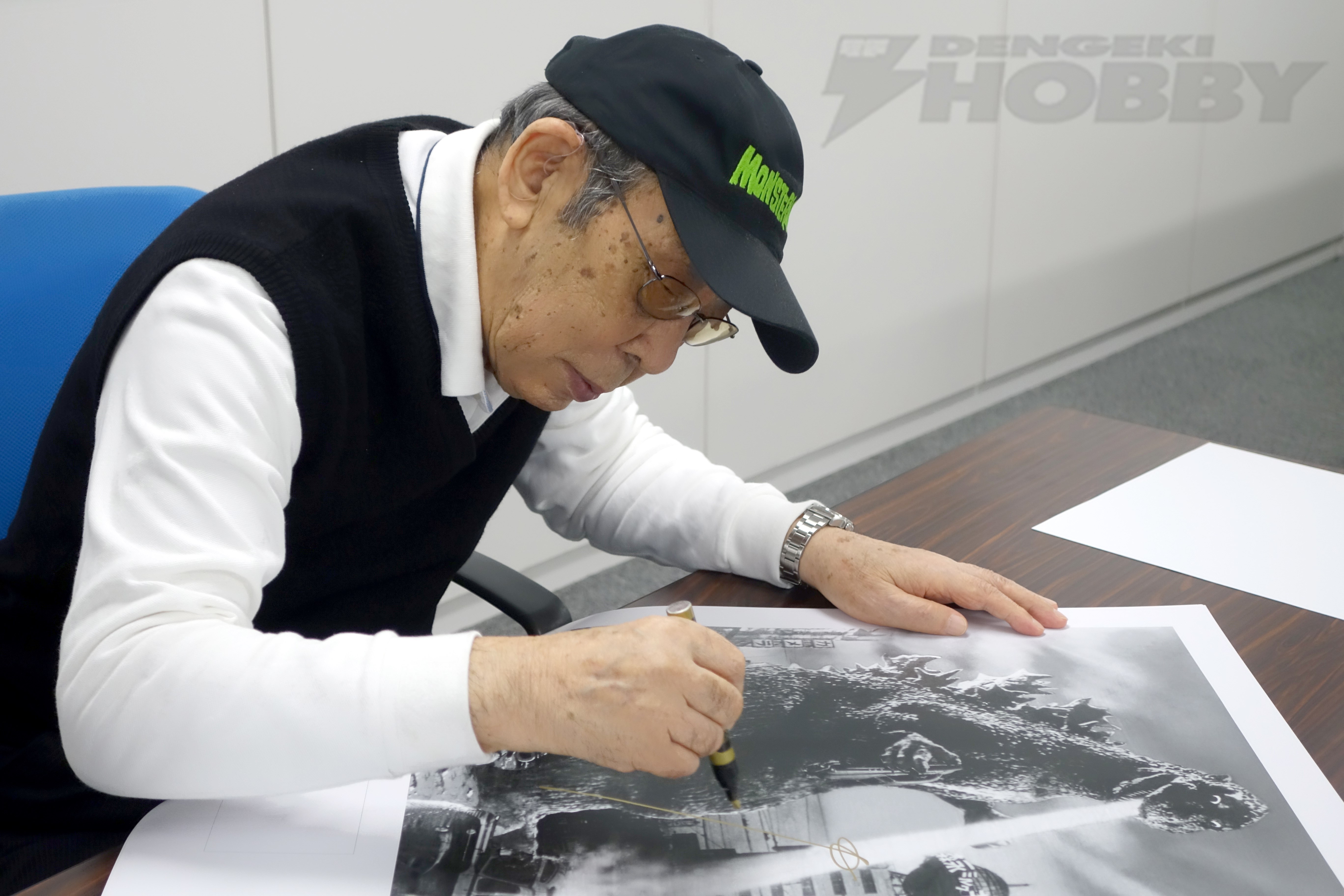 フォトフレーム「東宝怪獣メモリアル ゴジラ」、受注開始！ | 電撃